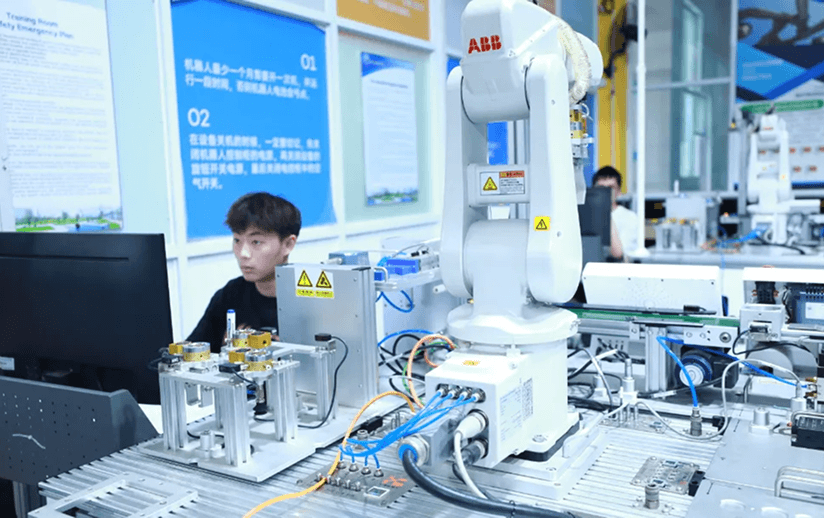 Robotics & Mechatronics Lab interior